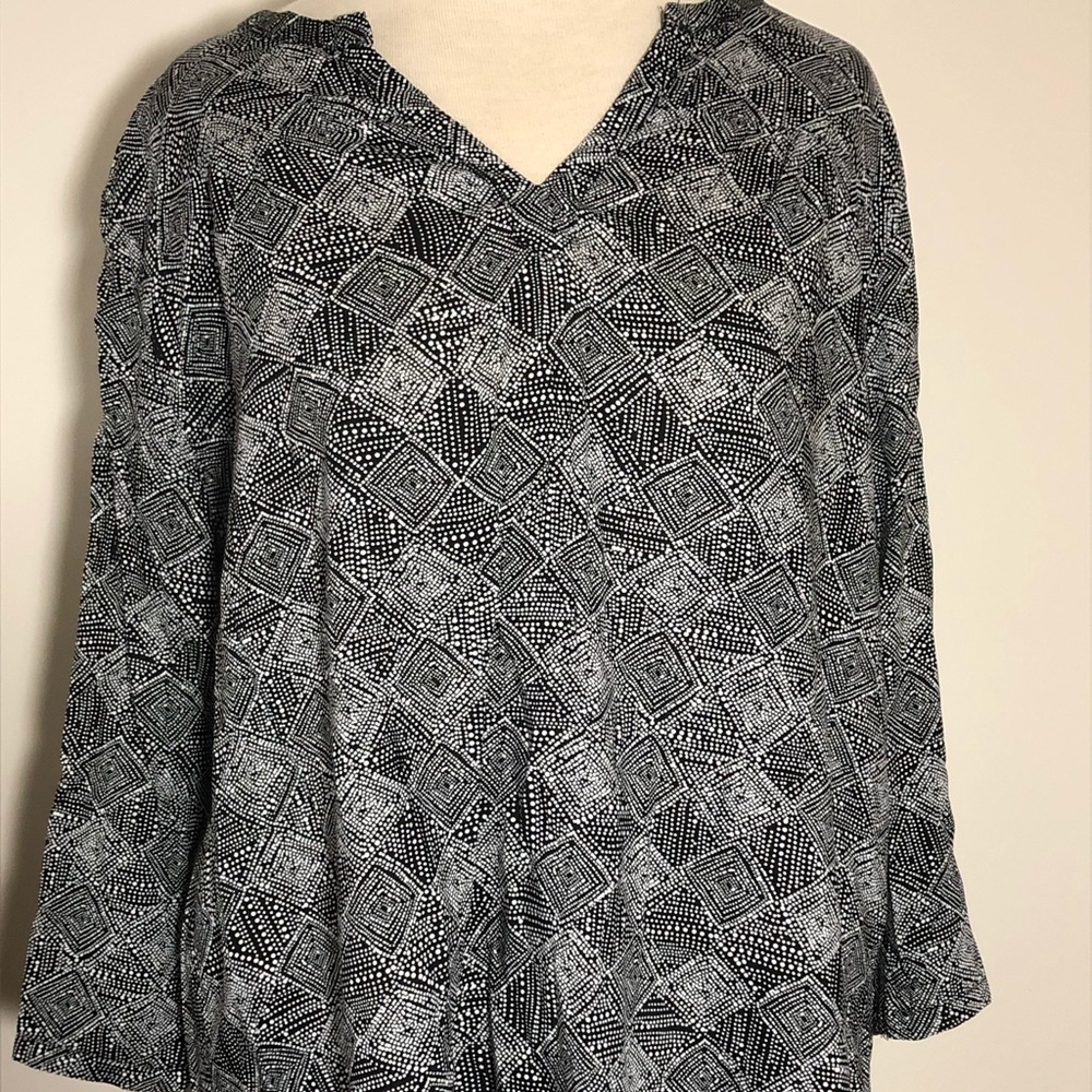 Old Navy long sleeve blouse Top abstract Medium flowy dressy casual black Med